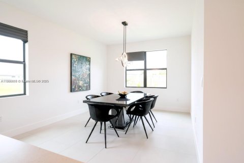 Снять в аренду виллу или дом в Хомстед, Флорида 4 спальни, 235.32м2, № 1963229 - фото 8