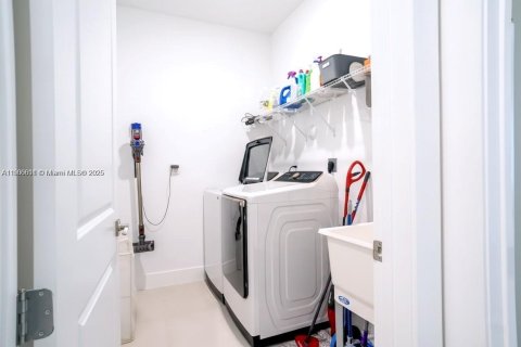 Снять в аренду виллу или дом в Хомстед, Флорида 4 спальни, 235.32м2, № 1963229 - фото 19