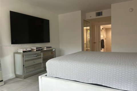 Снять в аренду кондоминиум в Майами-Бич, Флорида 2 спальни, 104.98м2, № 1990707 - фото 22