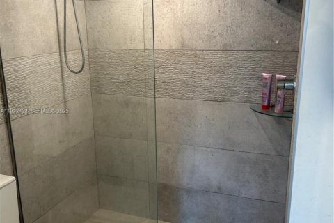 Снять в аренду кондоминиум в Майами-Бич, Флорида 2 спальни, 104.98м2, № 1990707 - фото 5