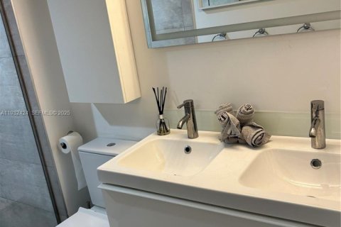 Снять в аренду кондоминиум в Майами-Бич, Флорида 2 спальни, 104.98м2, № 1990707 - фото 8