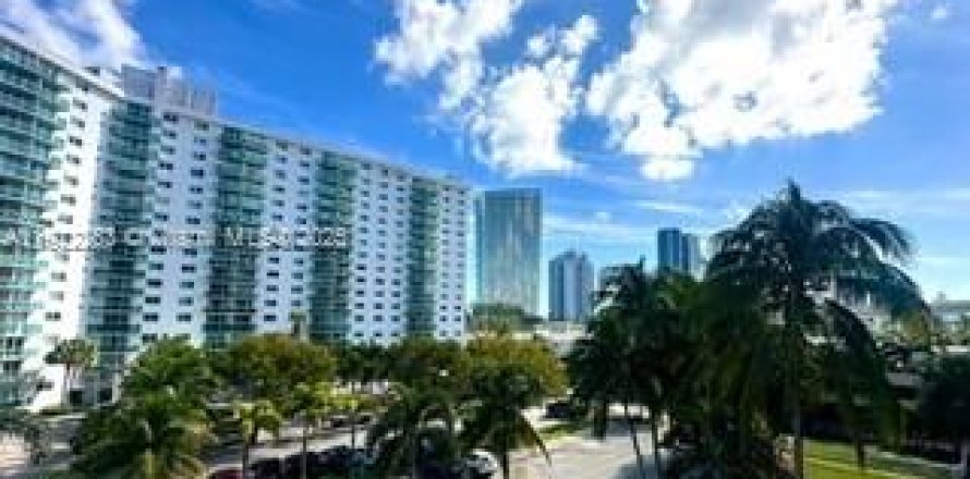 Condominio en Sunny Isles Beach, Florida, 1 dormitorio  № 1976163