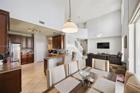 Casa en venta en Kissimmee, Florida, 4 dormitorios, 248.89 m2 № 1932173 - foto 17