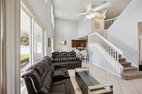 Casa en venta en Kissimmee, Florida, 4 dormitorios, 248.89 m2 № 1932173 - foto 23