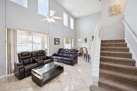 Casa en venta en Kissimmee, Florida, 4 dormitorios, 248.89 m2 № 1932173 - foto 12