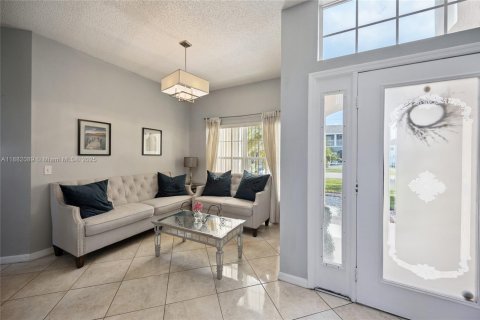 Casa en venta en Kissimmee, Florida, 4 dormitorios, 248.89 m2 № 1932173 - foto 16