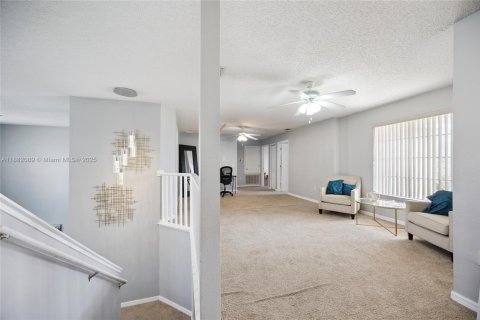 Casa en venta en Kissimmee, Florida, 4 dormitorios, 248.89 m2 № 1932173 - foto 13