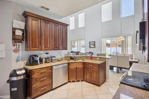 Casa en venta en Kissimmee, Florida, 4 dormitorios, 248.89 m2 № 1932173 - foto 21