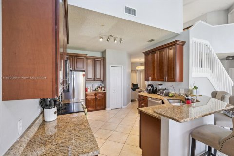 Casa en venta en Kissimmee, Florida, 4 dormitorios, 248.89 m2 № 1932173 - foto 20