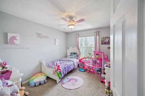 Casa en venta en Kissimmee, Florida, 4 dormitorios, 248.89 m2 № 1932173 - foto 9