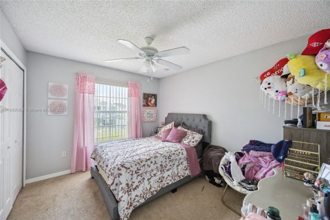 Casa en venta en Kissimmee, Florida, 4 dormitorios, 248.89 m2 № 1932173 - foto 8