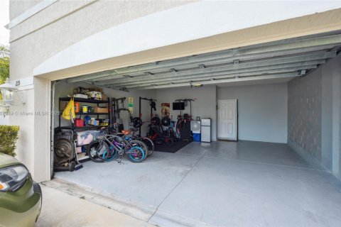 Casa en venta en Kissimmee, Florida, 4 dormitorios, 248.89 m2 № 1932173 - foto 24