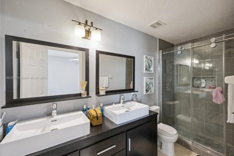 Casa en venta en Kissimmee, Florida, 4 dormitorios, 248.89 m2 № 1932173 - foto 11