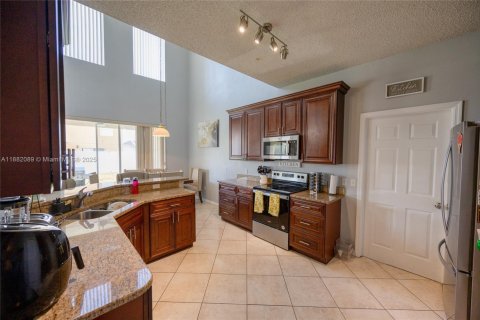 Casa en venta en Kissimmee, Florida, 4 dormitorios, 248.89 m2 № 1932173 - foto 19
