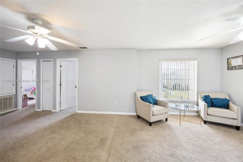 Casa en venta en Kissimmee, Florida, 4 dormitorios, 248.89 m2 № 1932173 - foto 15