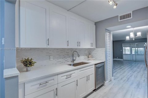 Condo in Coconut Creek, Florida, 2 bedrooms  № 1770488 - photo 4