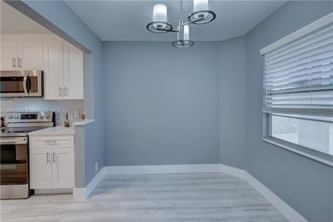 Condo in Coconut Creek, Florida, 2 bedrooms  № 1770488 - photo 3