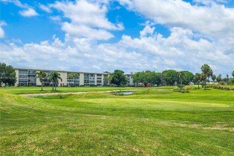 Condo in Coconut Creek, Florida, 2 bedrooms  № 1770488 - photo 16