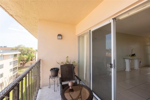 Condominio en venta en Miami, Florida, 2 dormitorios, 103.12 m2 № 2030464 - foto 20