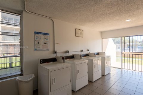 Condominio en venta en Miami, Florida, 2 dormitorios, 103.12 m2 № 2030464 - foto 29