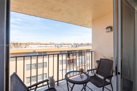 Condominio en venta en Miami, Florida, 2 dormitorios, 103.12 m2 № 2030464 - foto 19