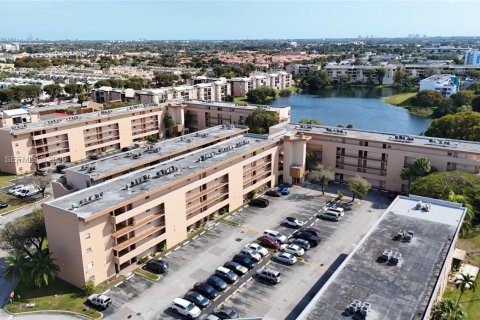 Condominio en venta en Miami, Florida, 2 dormitorios, 103.12 m2 № 2030464 - foto 2