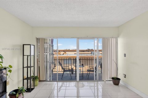 Condominio en venta en Miami, Florida, 2 dormitorios, 103.12 m2 № 2030464 - foto 8