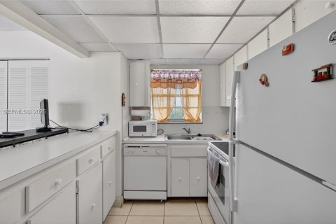 Condominio en venta en Miami, Florida, 2 dormitorios, 103.12 m2 № 2030464 - foto 9