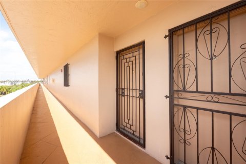 Condominio en venta en Miami, Florida, 2 dormitorios, 103.12 m2 № 2030464 - foto 3