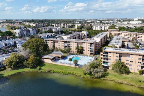 Condominio en venta en Miami, Florida, 2 dormitorios, 103.12 m2 № 2030464 - foto 22