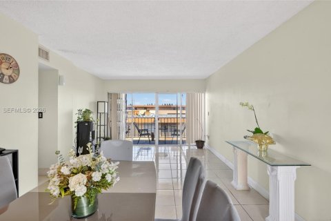 Condominio en venta en Miami, Florida, 2 dormitorios, 103.12 m2 № 2030464 - foto 5
