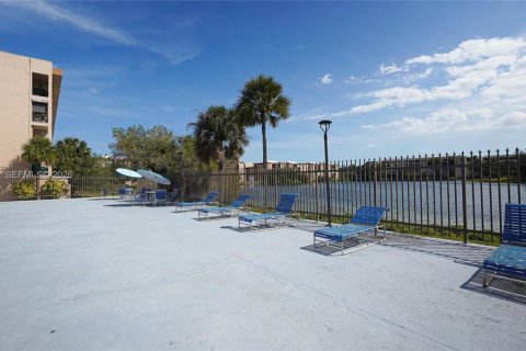 Condominio en venta en Miami, Florida, 2 dormitorios, 103.12 m2 № 2030464 - foto 24