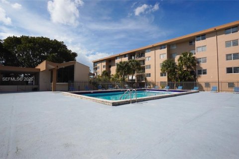 Condominio en venta en Miami, Florida, 2 dormitorios, 103.12 m2 № 2030464 - foto 23