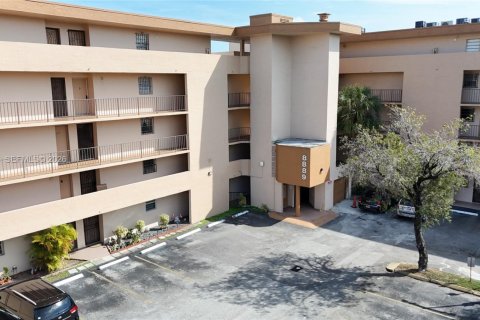 Condominio en Miami, Florida, 2 dormitorios  № 2030464