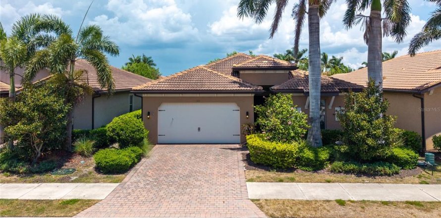 House in Nokomis, Florida 3 bedrooms, 184.32 sq.m. № 2202751