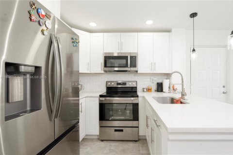 Condo in West Palm Beach, Florida, 1 bedroom  № 1857312 - photo 1