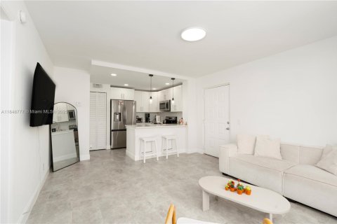 Condo in West Palm Beach, Florida, 1 bedroom  № 1857312 - photo 5