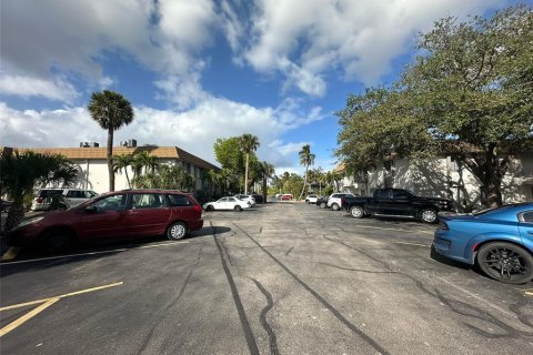 Condo in Fort Myers, Florida, 2 bedrooms  № 1580871 - photo 23