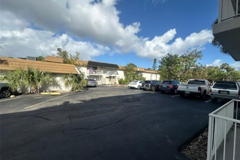 Condo in Fort Myers, Florida, 2 bedrooms  № 1580871 - photo 19