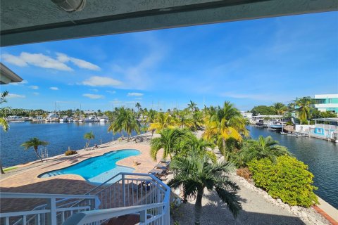 House in Tavernier, Florida 5 bedrooms, 325.07 sq.m. № 1944377 - photo 14