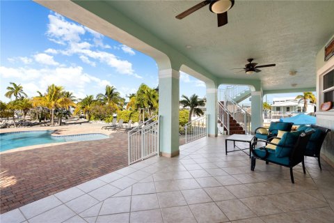 House in Tavernier, Florida 5 bedrooms, 325.07 sq.m. № 1944377 - photo 11