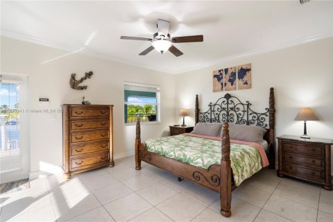 House in Tavernier, Florida 5 bedrooms, 325.07 sq.m. № 1944377 - photo 25