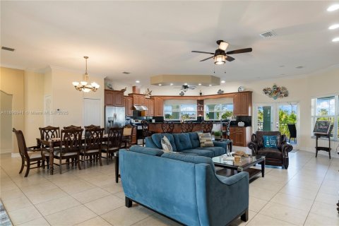 House in Tavernier, Florida 5 bedrooms, 325.07 sq.m. № 1944377 - photo 18