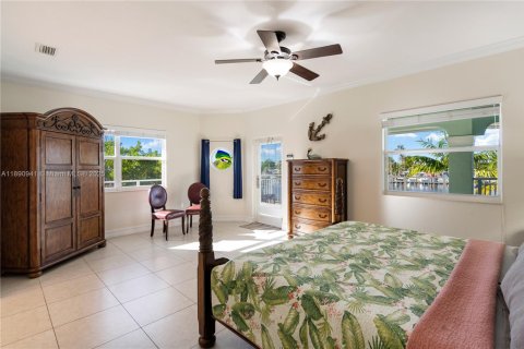 House in Tavernier, Florida 5 bedrooms, 325.07 sq.m. № 1944377 - photo 27