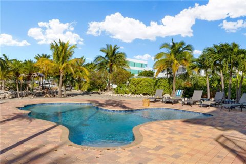 House in Tavernier, Florida 5 bedrooms, 325.07 sq.m. № 1944377 - photo 12