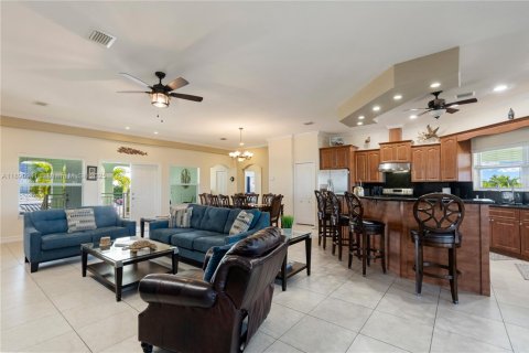 House in Tavernier, Florida 5 bedrooms, 325.07 sq.m. № 1944377 - photo 19