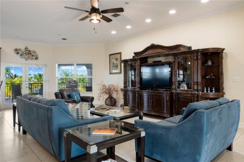 House in Tavernier, Florida 5 bedrooms, 325.07 sq.m. № 1944377 - photo 23
