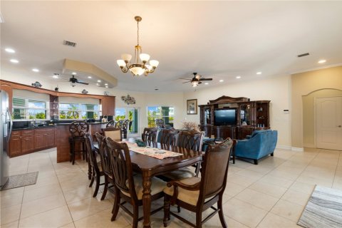 House in Tavernier, Florida 5 bedrooms, 325.07 sq.m. № 1944377 - photo 20