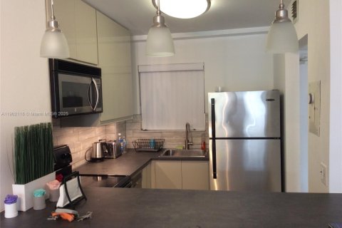 Condo in Miami Beach, Florida, 1 bedroom  № 1953534 - photo 6
