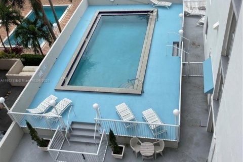 Condo in Miami Beach, Florida, 1 bedroom  № 1953534 - photo 16